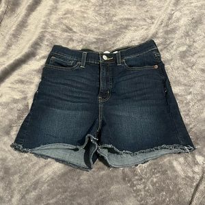 NWOT Levi’s High Rise Shortie 9/29